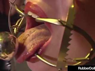 Lezbiyen anal sevgilim rubberdoll gerçekleştirdiği duygulu bomba üzerinde mina