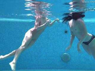 आकर्षक marvellous hotties cruz और जेसिका तैरना नग्न साथ साथ