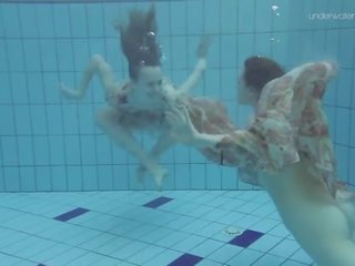 آنا netrebko و lada poleshuk تحت الماء يسبوس