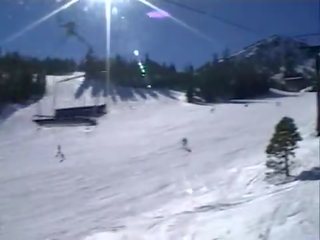 Seksi si rambut coklat fucked keras 1 jam selepas snowboarding