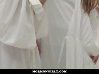 Mormongirlz- twee meisjes produceren omhoog roodharigen poesje