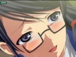 Anime ar brilles izpaužas likts sunītis
